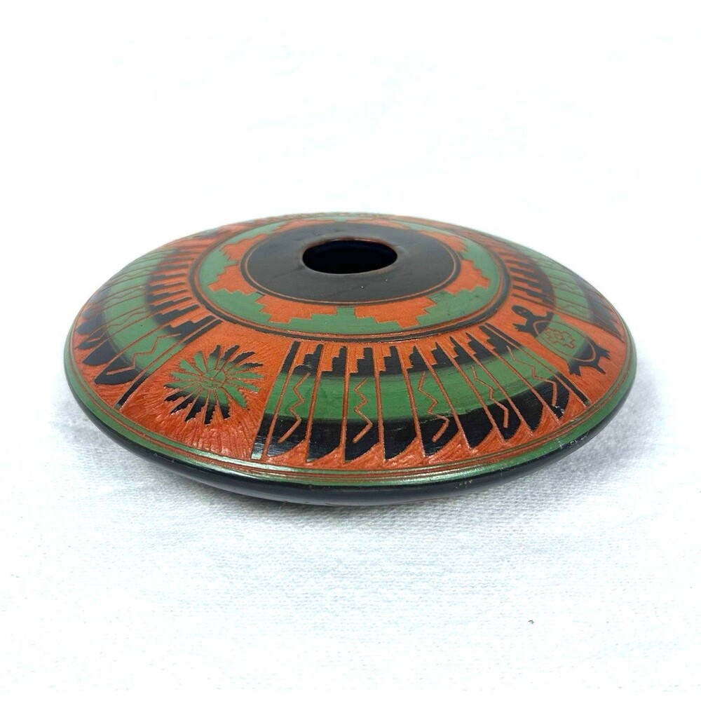 Vintage Dine Navajo Handpainted Etched Geometric Pattern Seed Pot 6" Signed.